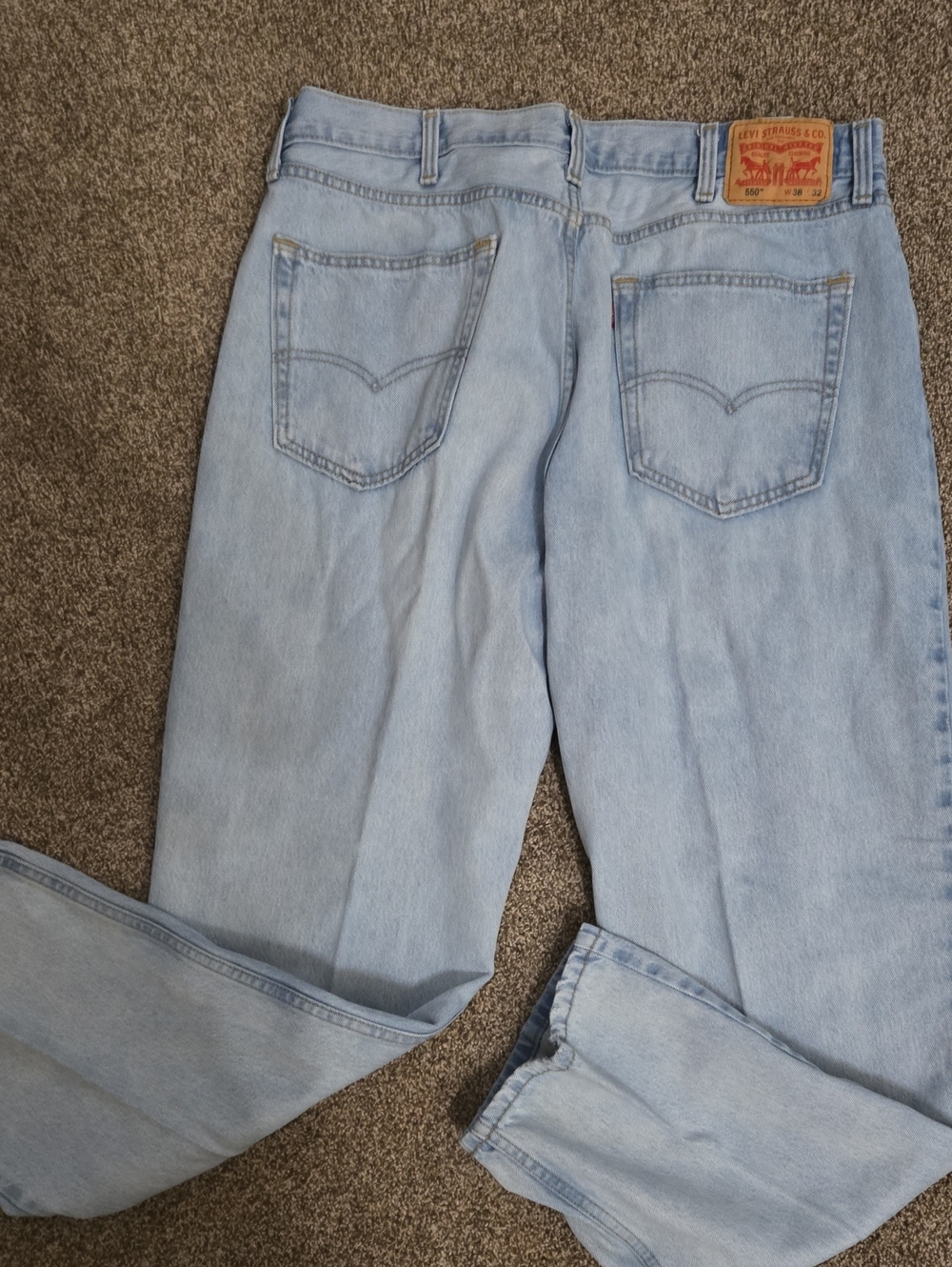 505 38x32 Levi's Light Blue Stonewash Jeans - Back Pocket Detail